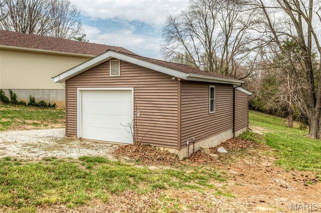 17370 Old Jamestown Road, Florissant, MO 63034