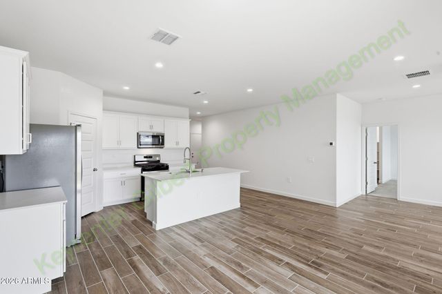 2925 W SIMONE Avenue, Apache Junction, AZ 85120