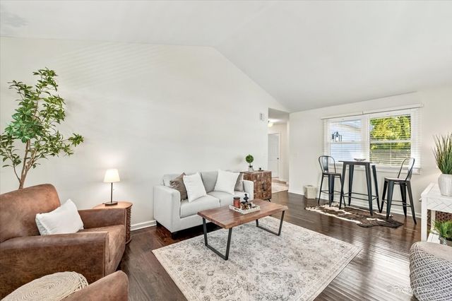1744 Bucknell Court, Naperville, IL 60565