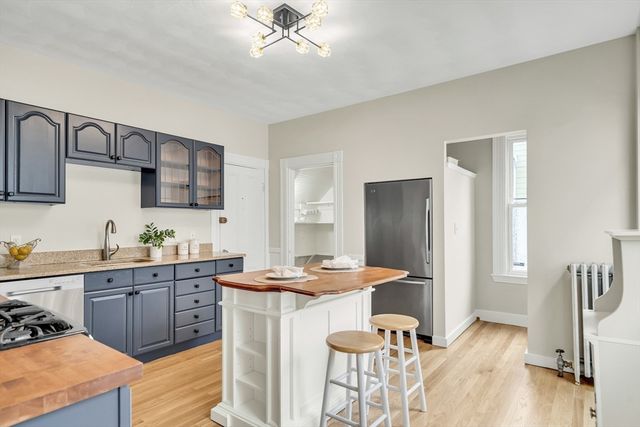 44 Albion St A, Somerville, MA 02143