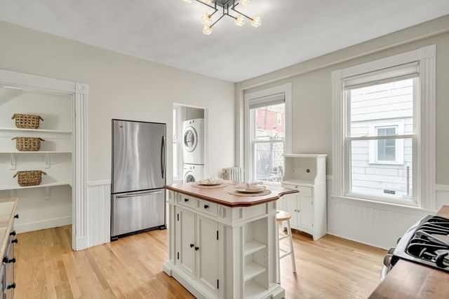 44 Albion St A, Somerville, MA 02143