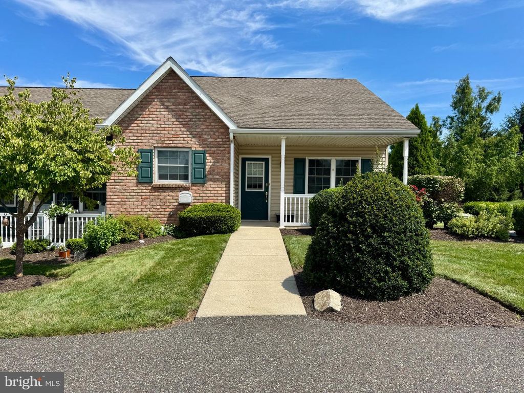 17 LUDWIG LN, POTTSTOWN, PA 19464 — exterior