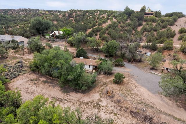 20 B Glowing Star Road, Santa Fe, NM 87506