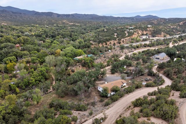 20 B Glowing Star Road, Santa Fe, NM 87506