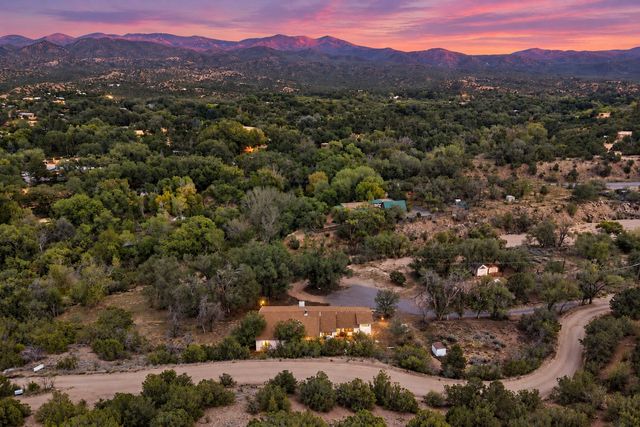20 B Glowing Star Road, Santa Fe, NM 87506