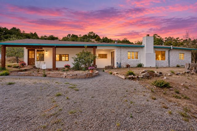20 B Glowing Star Road, Santa Fe, NM 87506
