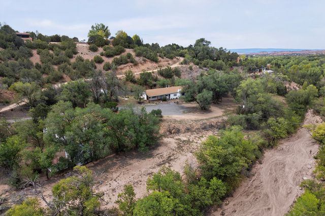 20 B Glowing Star Road, Santa Fe, NM 87506