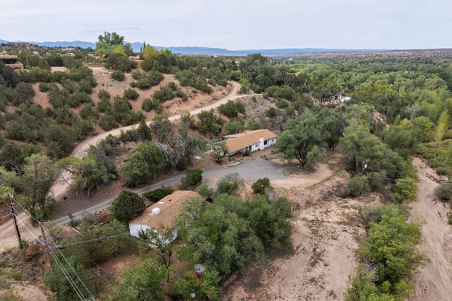 20 B Glowing Star Road, Santa Fe, NM 87506