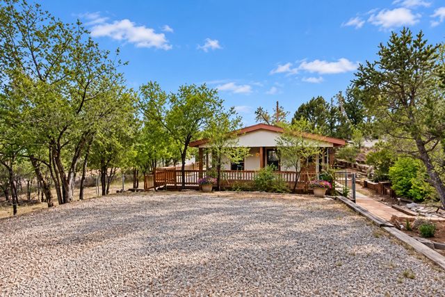 20 B Glowing Star Road, Santa Fe, NM 87506