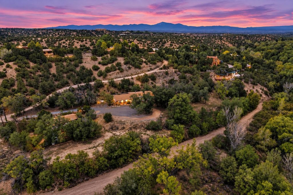 20 B Glowing Star Road, Santa Fe, NM 87506