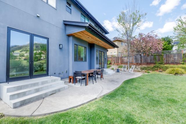 1500 San Ramon Way, Santa Rosa, CA 95409