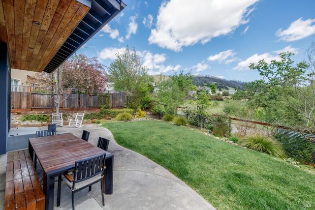 1500 San Ramon Way, Santa Rosa, CA 95409