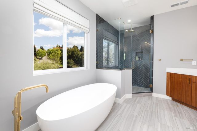 1500 San Ramon Way, Santa Rosa, CA 95409