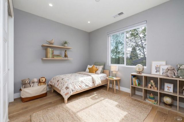 1500 San Ramon Way, Santa Rosa, CA 95409