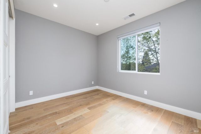 1500 San Ramon Way, Santa Rosa, CA 95409