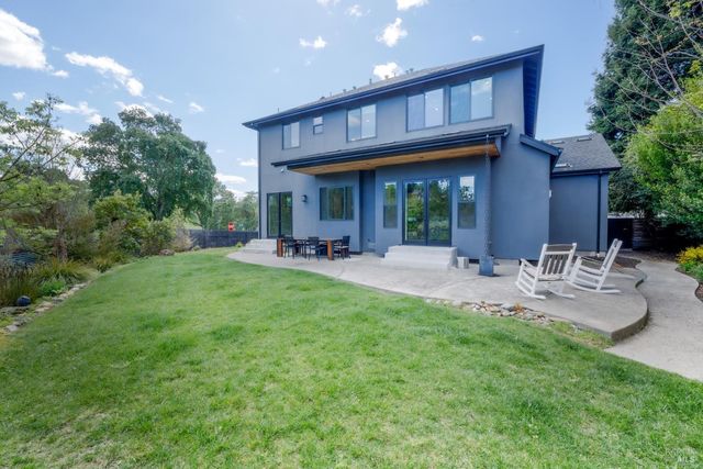 1500 San Ramon Way, Santa Rosa, CA 95409