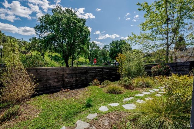 1500 San Ramon Way, Santa Rosa, CA 95409