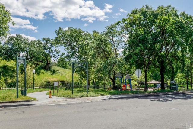 1500 San Ramon Way, Santa Rosa, CA 95409