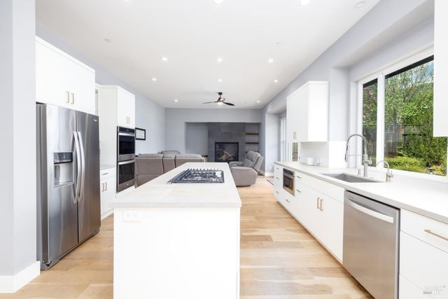 1500 San Ramon Way, Santa Rosa, CA 95409