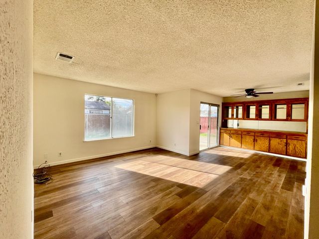 14853 W Middleton, Kerman, CA 93630