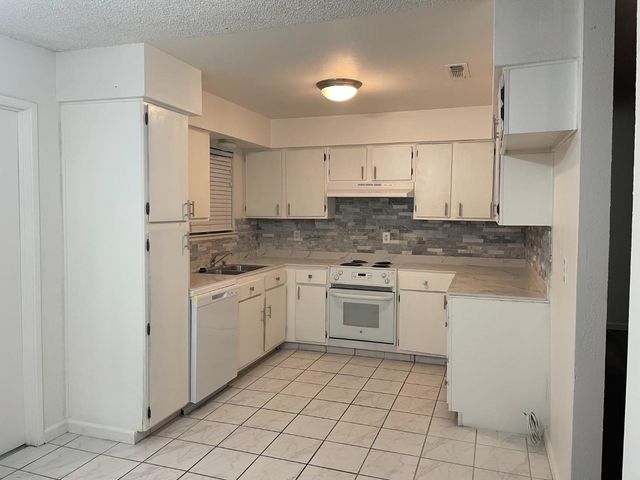 14853 W Middleton, Kerman, CA 93630