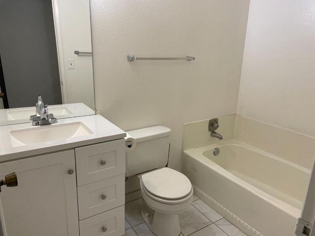 14853 W Middleton, Kerman, CA 93630