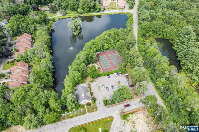 41 Lexington Lane F, West Milford, NJ 07480