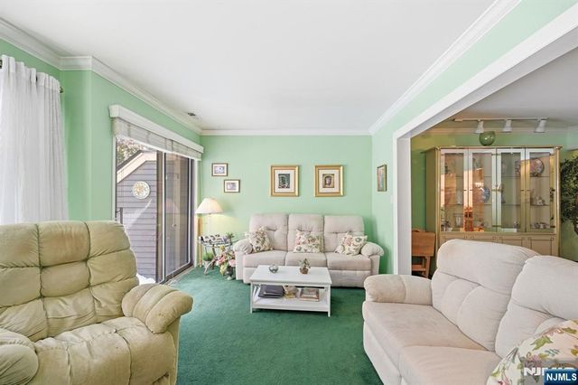 41 Lexington Lane F, West Milford, NJ 07480