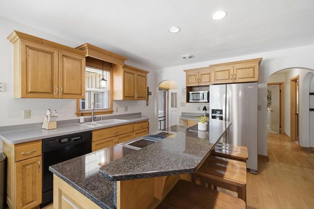 10205 W Feerick PLACE, Wauwatosa, WI 53222