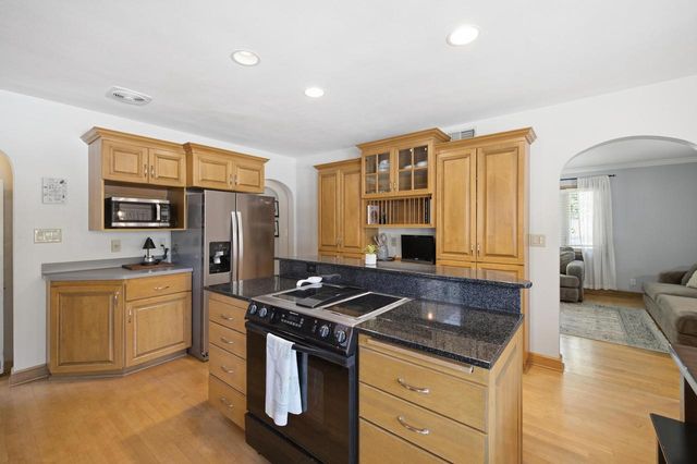 10205 W Feerick PLACE, Wauwatosa, WI 53222