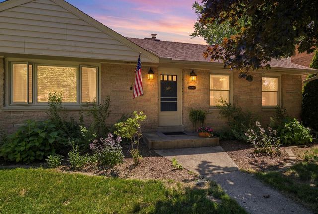 10205 W Feerick PLACE, Wauwatosa, WI 53222