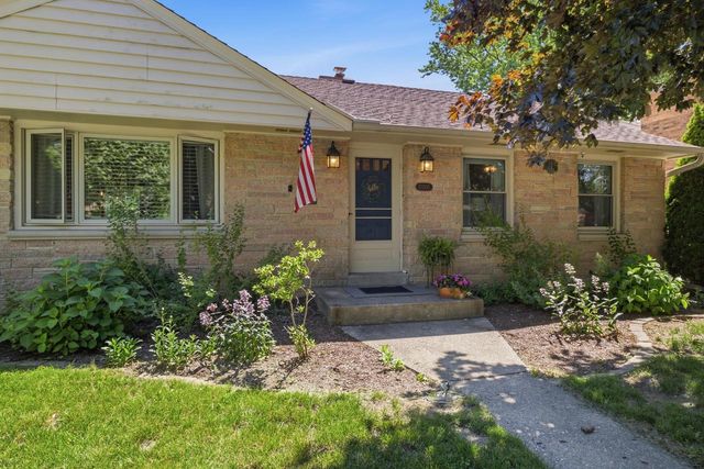 10205 W Feerick PLACE, Wauwatosa, WI 53222