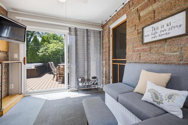 10205 W Feerick PLACE, Wauwatosa, WI 53222