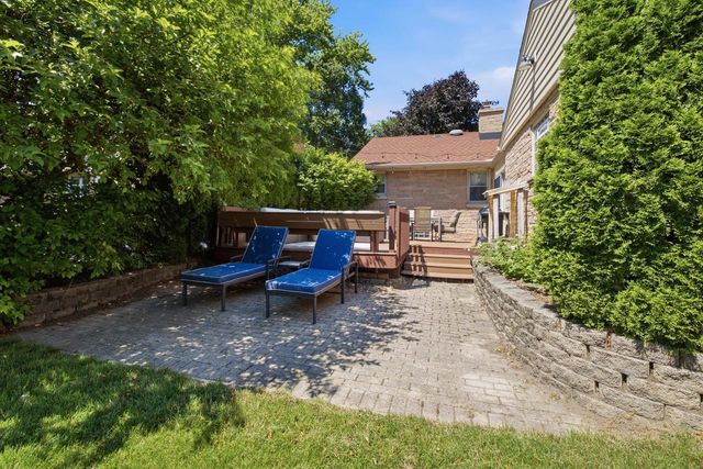 10205 W Feerick PLACE, Wauwatosa, WI 53222