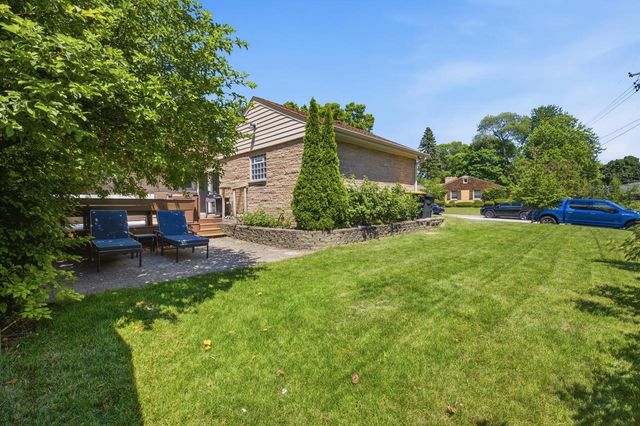 10205 W Feerick PLACE, Wauwatosa, WI 53222