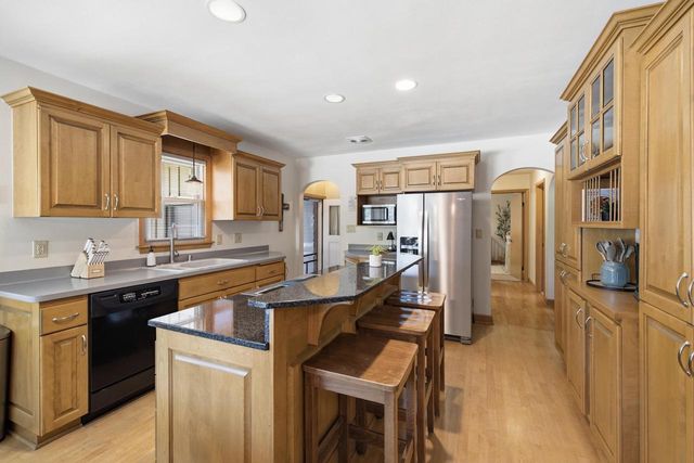 10205 W Feerick PLACE, Wauwatosa, WI 53222