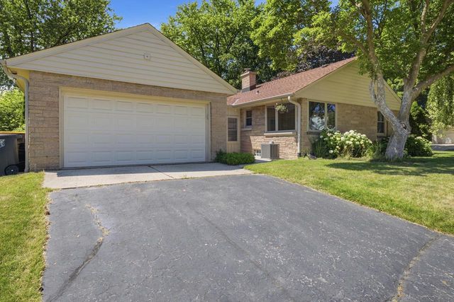 10205 W Feerick PLACE, Wauwatosa, WI 53222