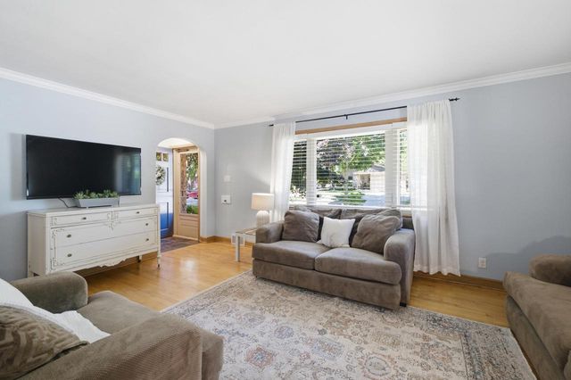 10205 W Feerick PLACE, Wauwatosa, WI 53222
