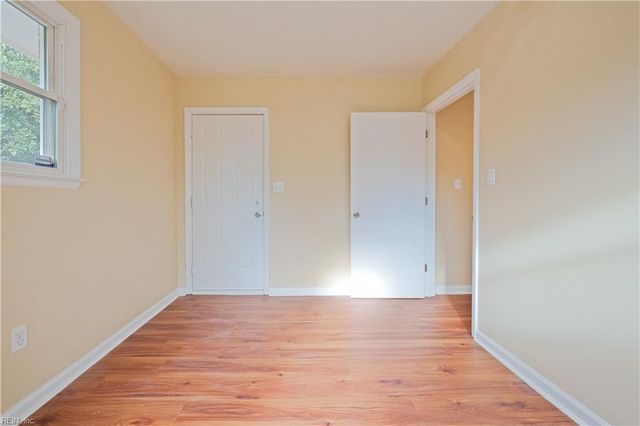 16 McKinley DR, Newport News, VA 23608