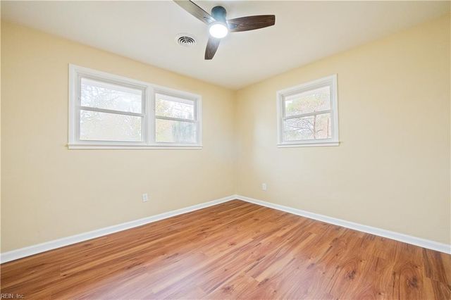 16 McKinley DR, Newport News, VA 23608