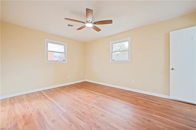 16 McKinley DR, Newport News, VA 23608