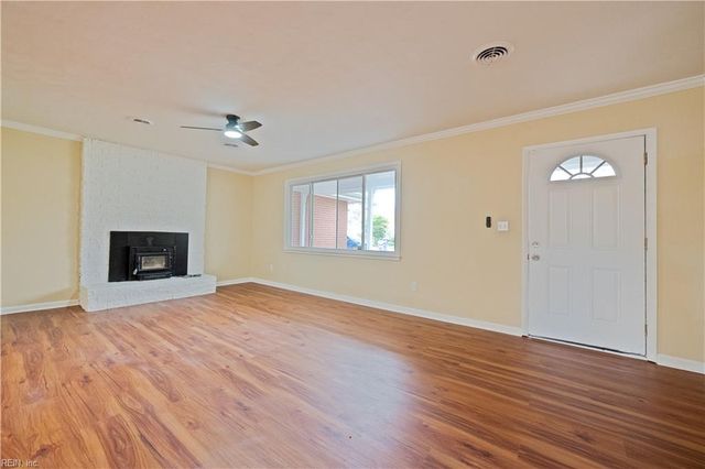 16 McKinley DR, Newport News, VA 23608