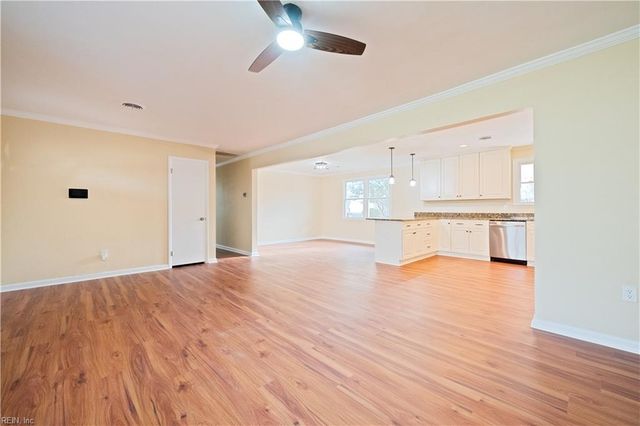 16 McKinley DR, Newport News, VA 23608