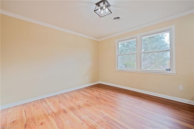 16 McKinley DR, Newport News, VA 23608