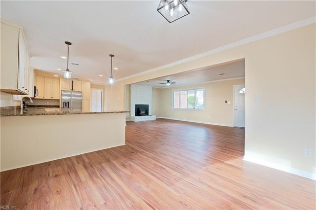 16 McKinley DR, Newport News, VA 23608