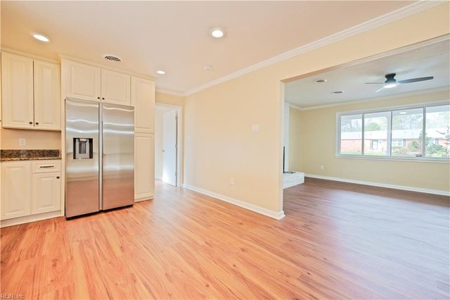 16 McKinley DR, Newport News, VA 23608