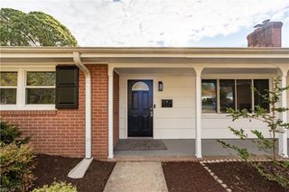 16 McKinley DR, Newport News, VA 23608