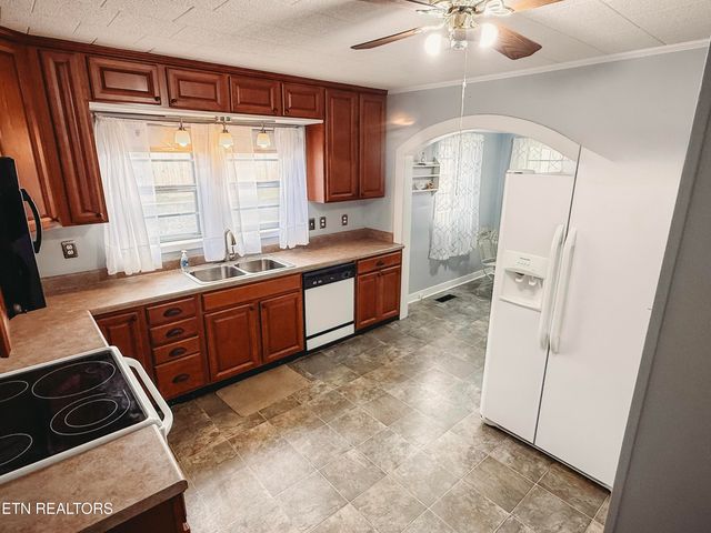 1025 Jones St, Athens, TN 37303