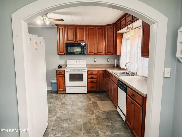1025 Jones St, Athens, TN 37303