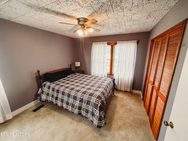 1025 Jones St, Athens, TN 37303